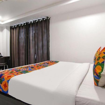 Hotel Grey Sky Yeni Delhi Dış mekan fotoğraf