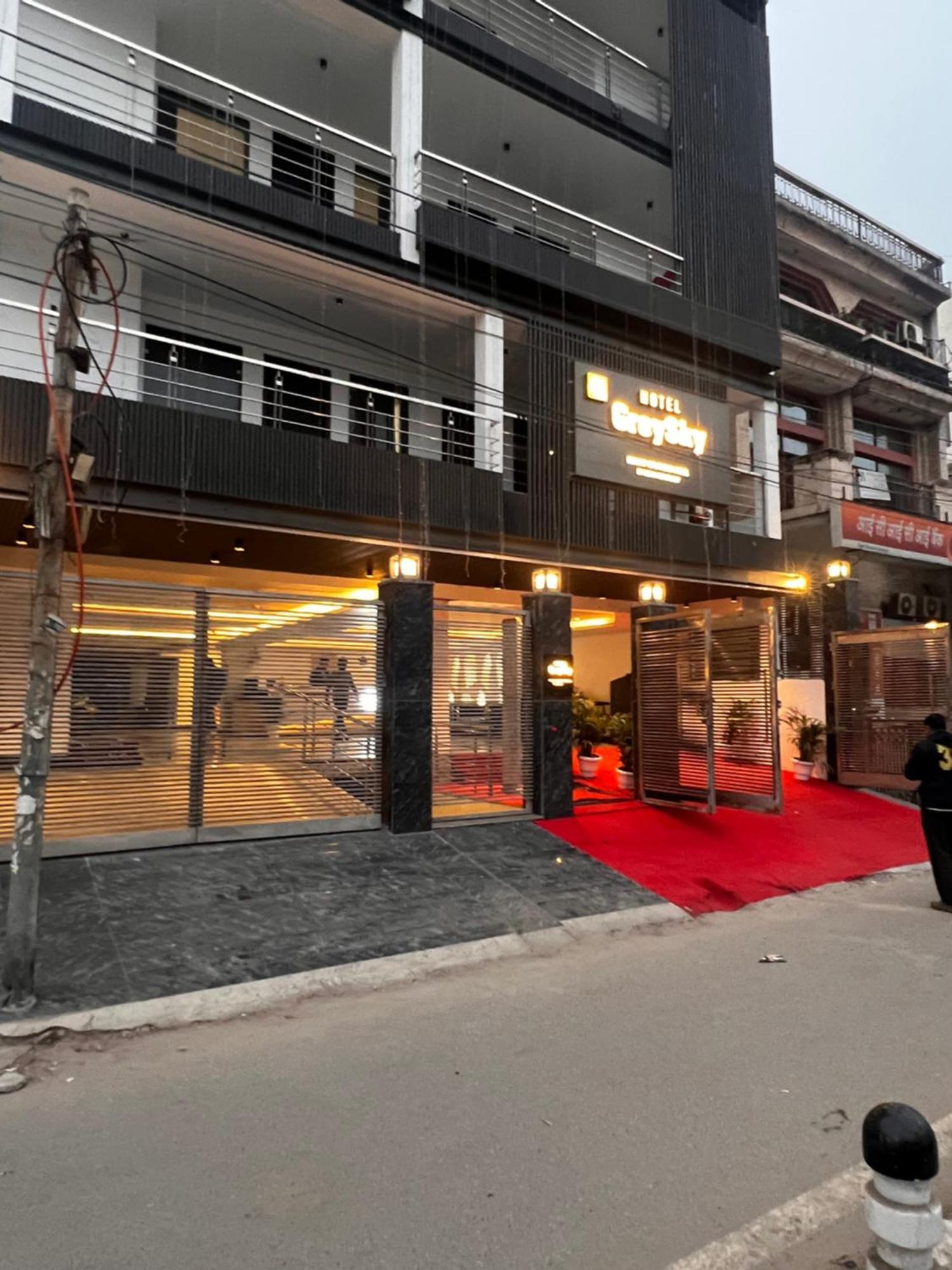 Hotel Grey Sky Yeni Delhi Dış mekan fotoğraf