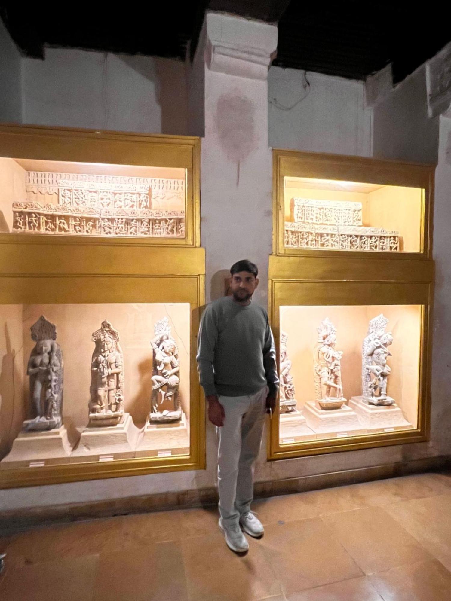 Hotel Grey Sky Yeni Delhi Dış mekan fotoğraf